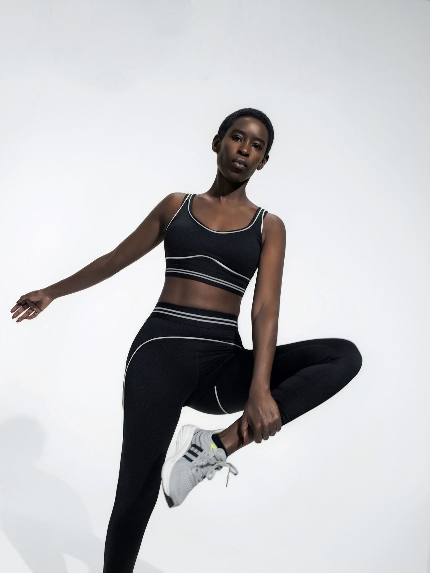 Women's nude yoga suit high-waisted nine-minute pants fitness training sleeveless pants two-piece set