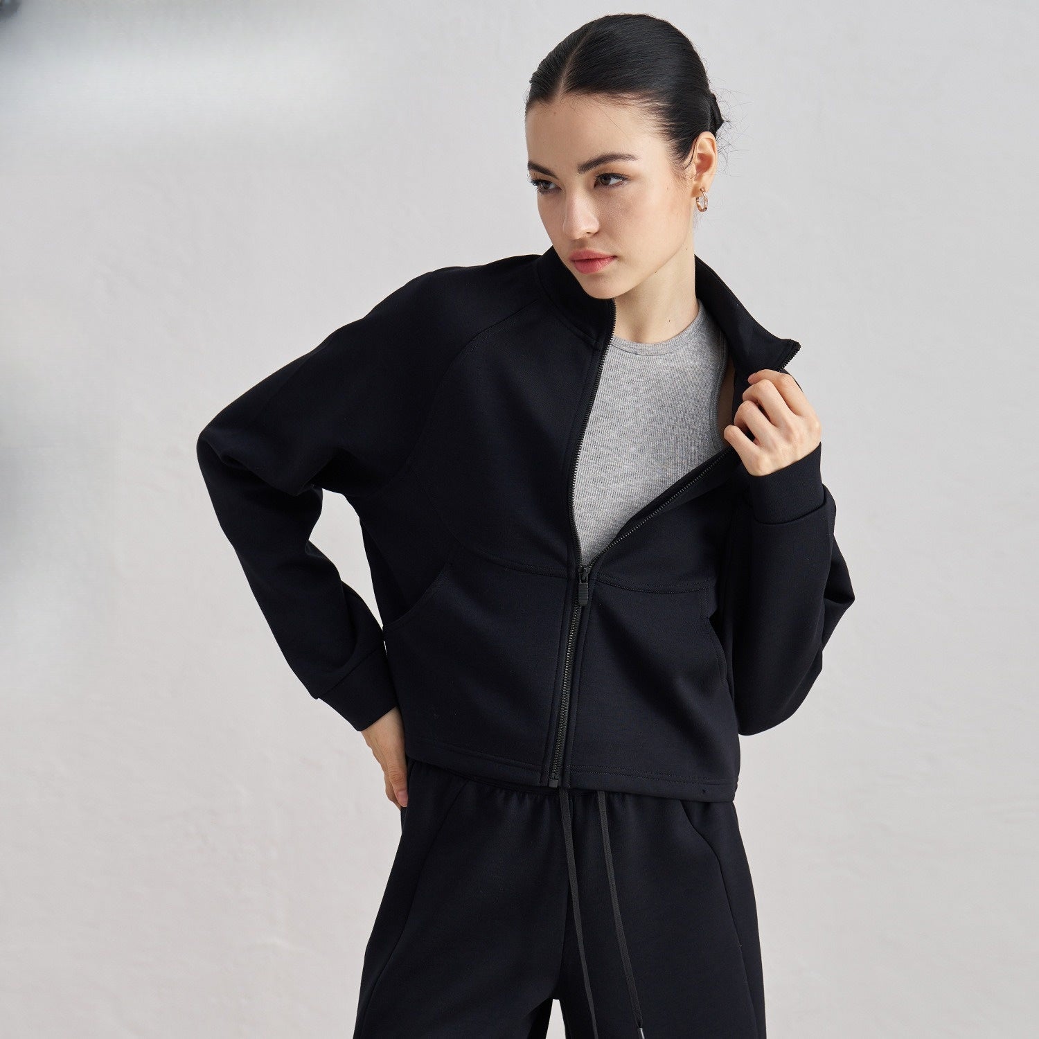 Stand-up collar sport coat with long sleeves