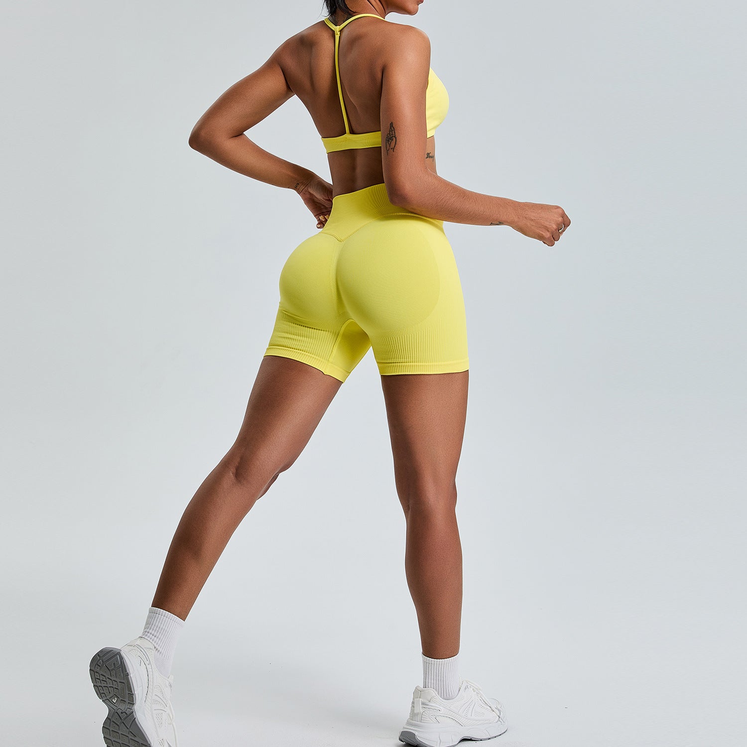 Seamless sports suit peach hip - lifting outdoor running yoga suit